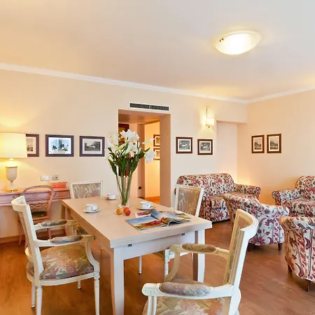 Carl And Do Hotel 4*