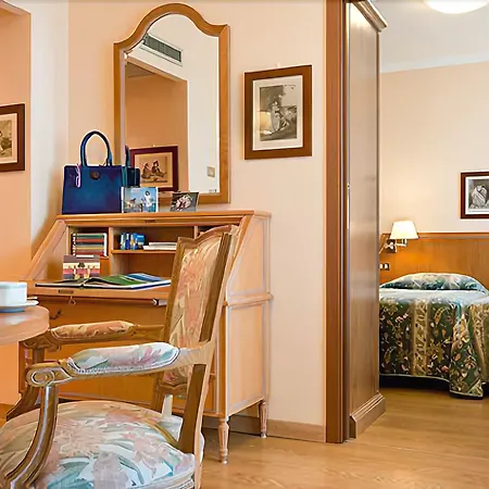 Carl And Do Hotel 4*