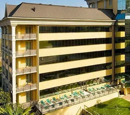 Carl & Do Hotell 4*