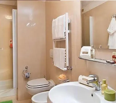 Carl & Do Hotell 4*